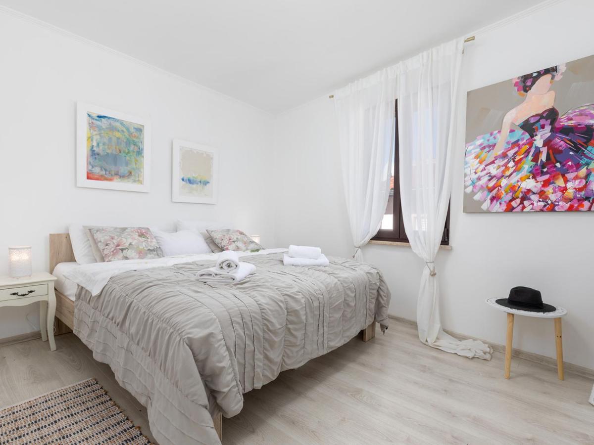 Apartment Tre Cuori By Irundo Ровин Екстериор снимка